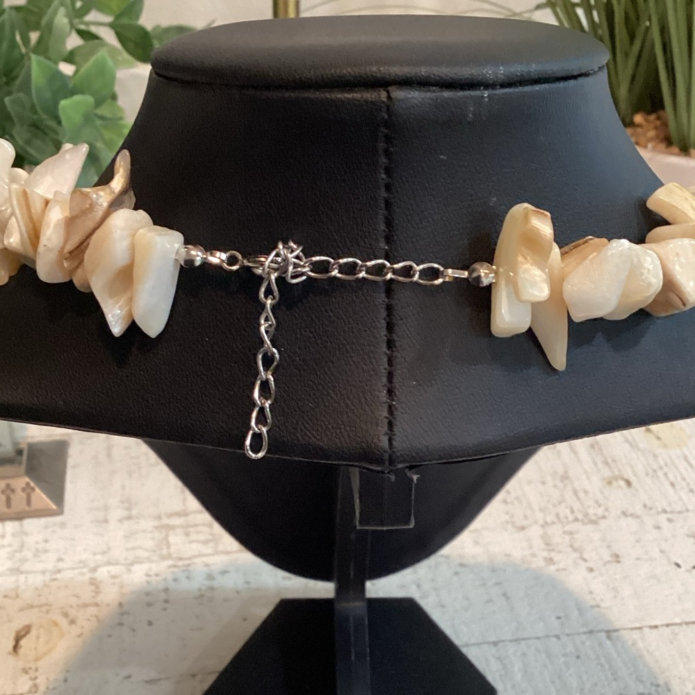 Elegant Cream and Silver Shell Necklace - Picture 6 of 6